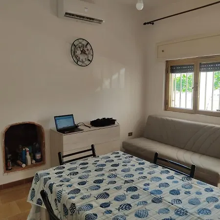 Acqua Dolce A 40m Dal Mare Βίλα Maruggio